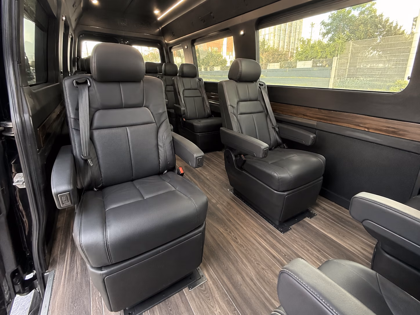 find the perfect transportation for your next airport transfer 3