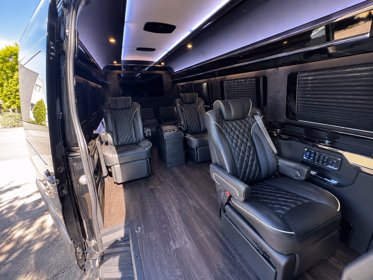 worcester 18 passenger sprinter van interior